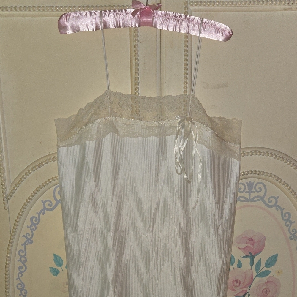 Vtg Amaretta Lace Trim Nightgown
